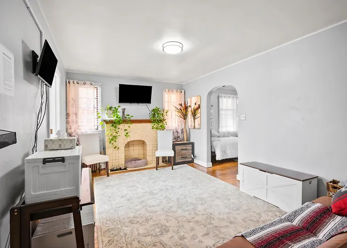 Large Apartment With Multiple Sleeping Options