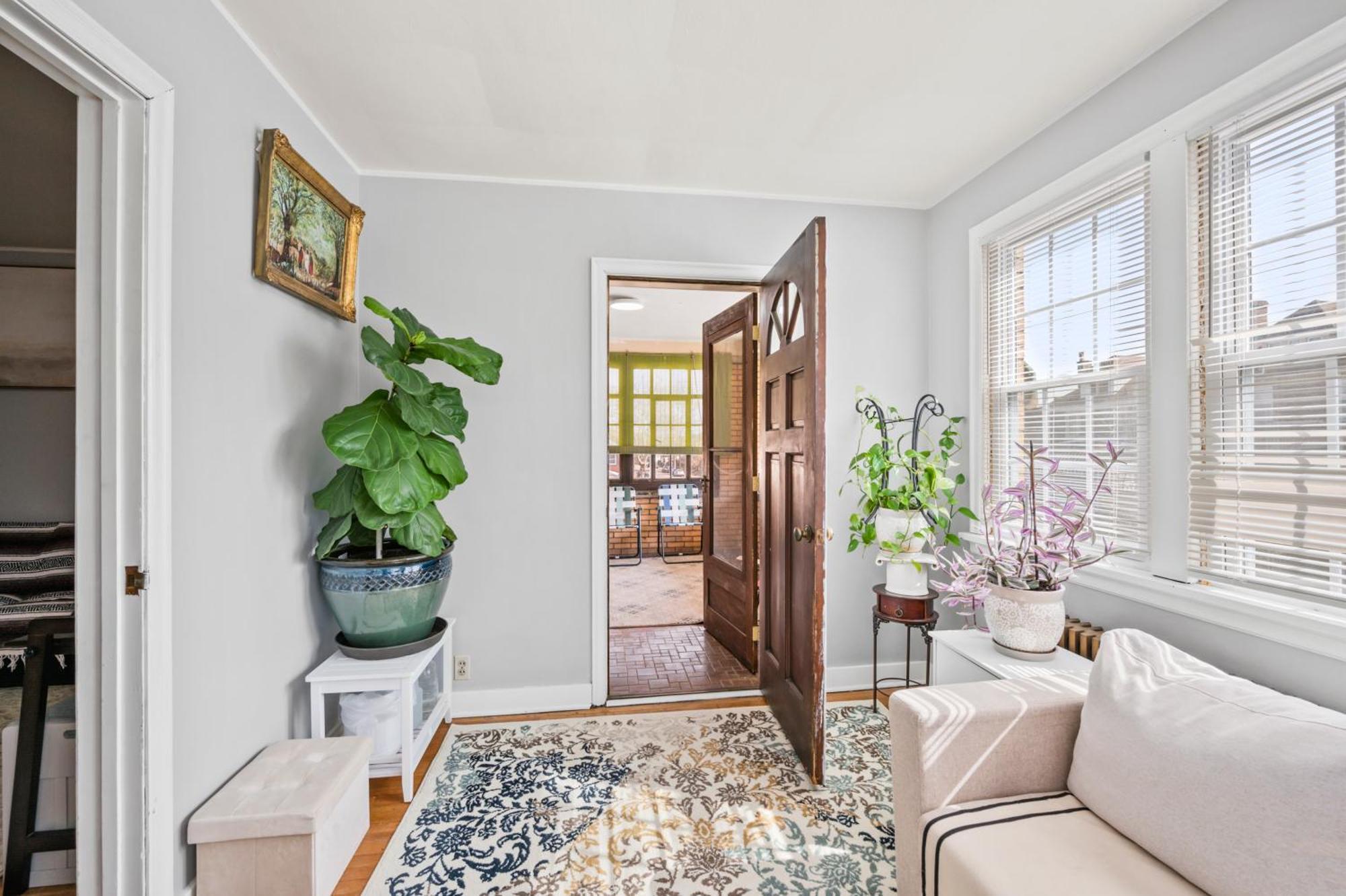Large With Multiple Sleeping Options Apartment Munhall