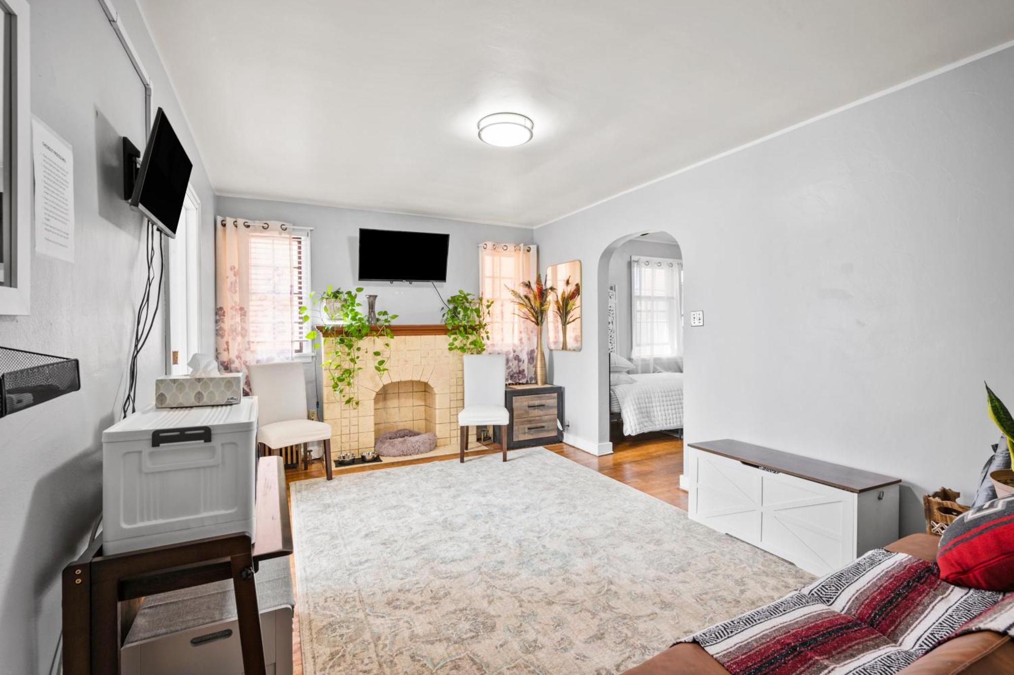 Large With Multiple Sleeping Options Apartment *