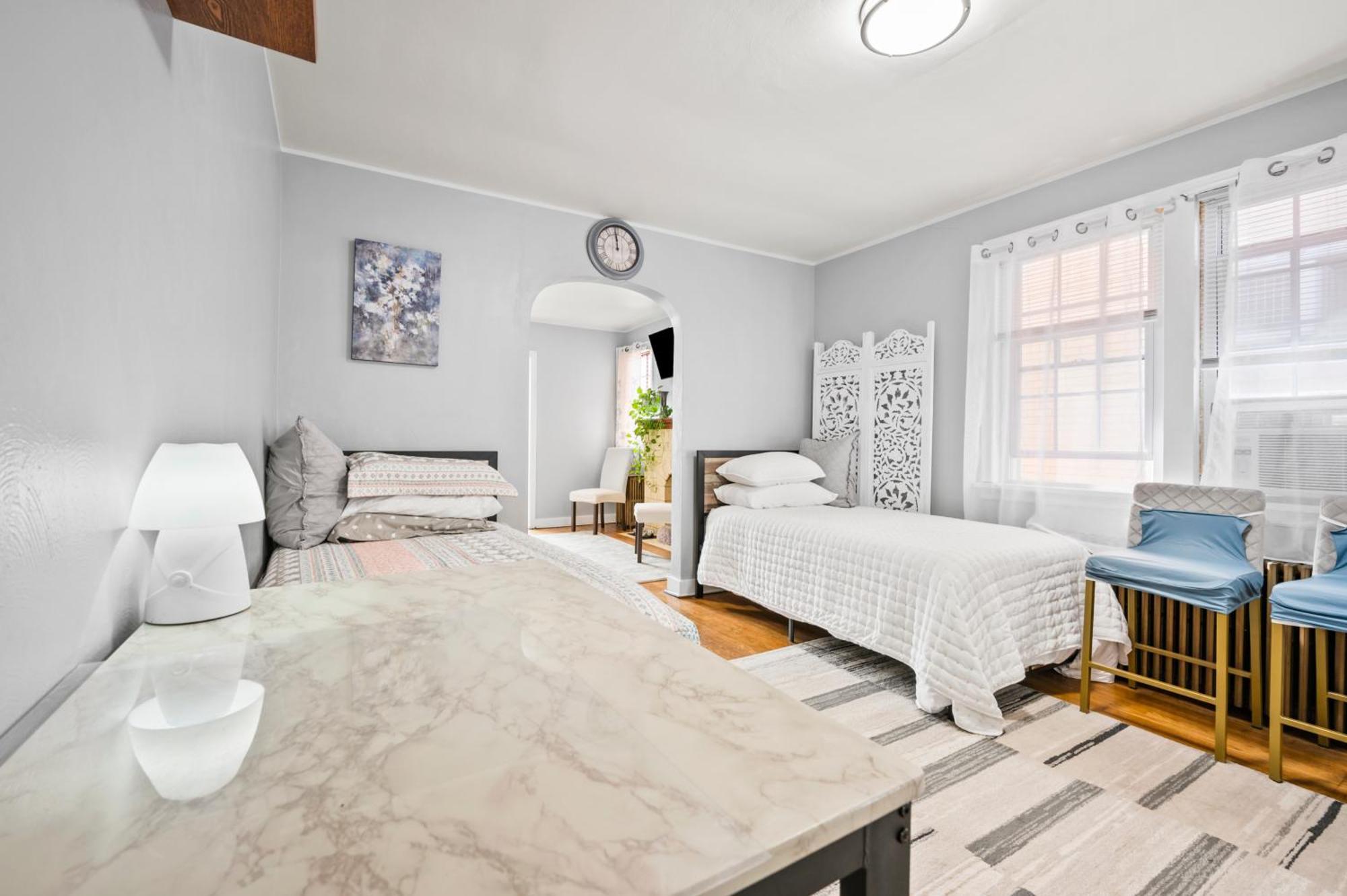 Large With Multiple Sleeping Options Apartment *